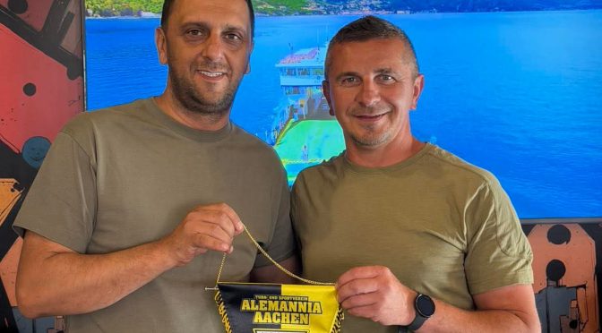 Mersad Selimbegović posjetio Caffe bar Aleja i poklonio zastavicu Alemannia Aachena